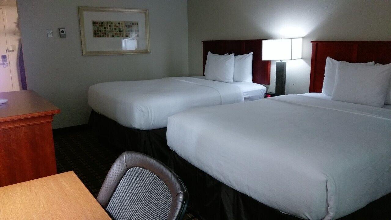 C3 Hotel And Convention Center Hastings Buitenkant foto